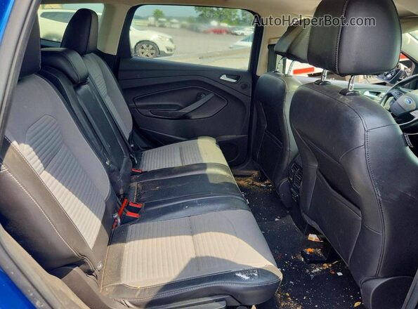 1FMCU0JD4HUA27673 2017 FORD ESCAPE Blue Widok wnętrza z tyłu