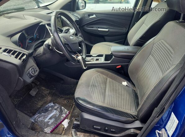 1FMCU0JD4HUA27673 2017 FORD ESCAPE Blue Widok wnętrza z przodu