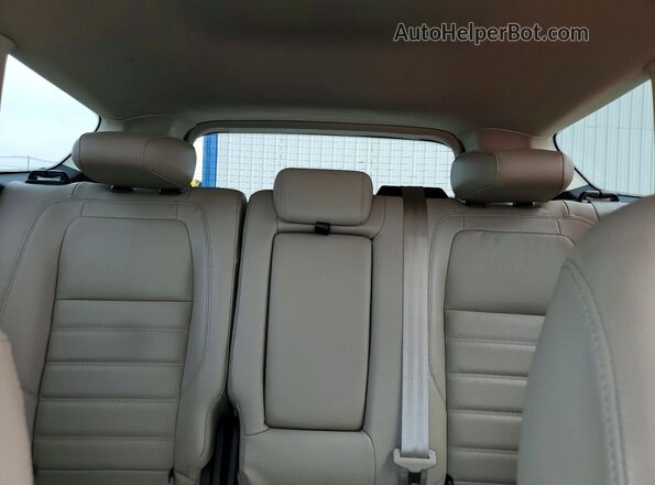 1FMCU0JD6HUB06102 2017 FORD ESCAPE Beige Widok tylnych siedzeń