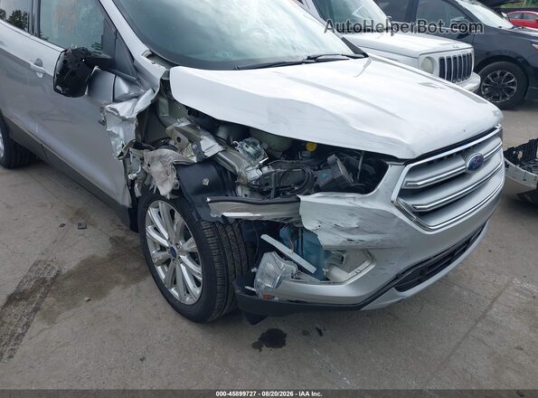 1FMCU0JD8HUD26616 2017 FORD ESCAPE Серебряный Вид спереди