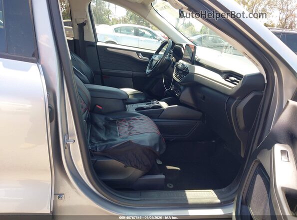 1FMCU9G62MUA95686 2021 FORD ESCAPE Серебряный Вид салона спереди