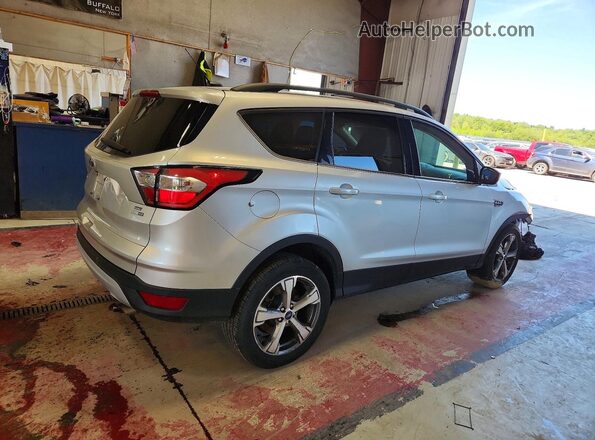 1FMCU9G91HUD50344 2017 FORD ESCAPE Серебряный Задняя правая четверть