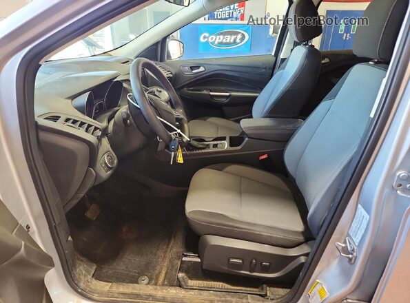 1FMCU9G91HUD50344 2017 FORD ESCAPE Серебряный Вид салона спереди