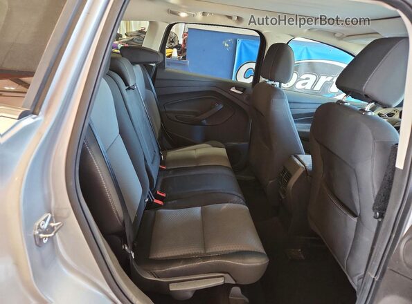 1FMCU9G91HUD50344 2017 FORD ESCAPE Серебряный Вид задней части салона