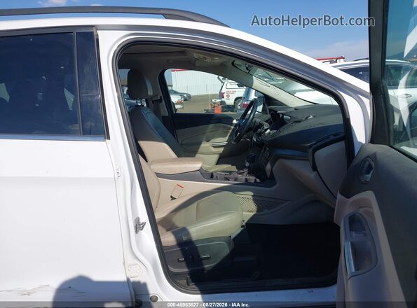 1FMCU9G94HUD96203 2017 FORD ESCAPE White Front interior view