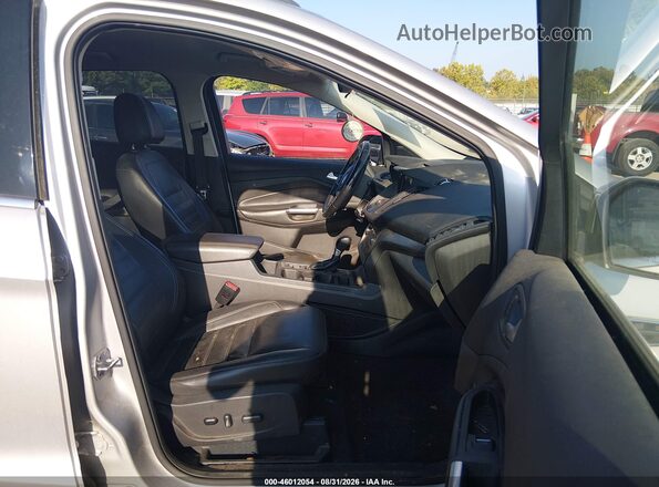 1FMCU9G99HUB27761 2017 FORD ESCAPE Серебряный Вид салона спереди