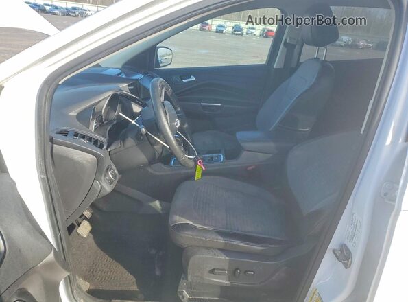 1FMCU9G99HUD70941 2017 FORD ESCAPE Белый Вид салона спереди