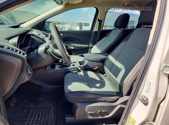 1FMCU9GD0HUA45003 2017 FORD ESCAPE White Вид салону спереду