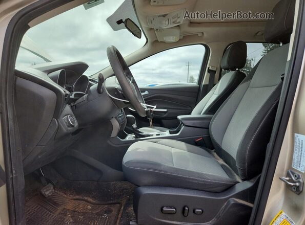 1FMCU9GD0HUC81019 2017 FORD ESCAPE Бежевый Вид салона спереди