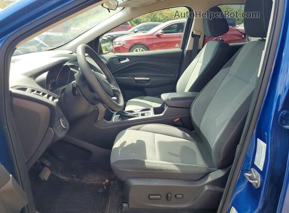 1FMCU9GD0HUC94899 2017 FORD ESCAPE Синий Вид салона спереди