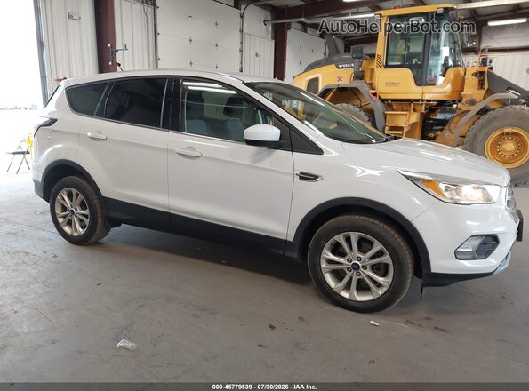 1FMCU9GD0HUE50343 2017 FORD ESCAPE White Widok z przodu