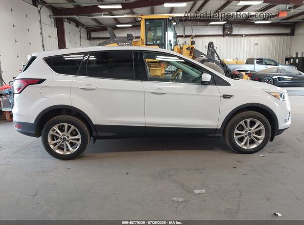 1FMCU9GD0HUE50343 2017 FORD ESCAPE White Widok wnętrza z tyłu