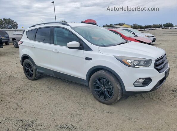 1FMCU9GD0HUE98683 2017 FORD ESCAPE White Вид салону спереду