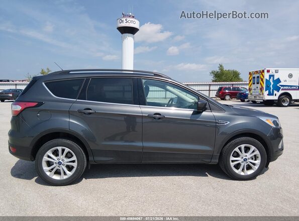 1FMCU9GD0JUD31178 2018 FORD ESCAPE Gray Widok wnętrza z tyłu