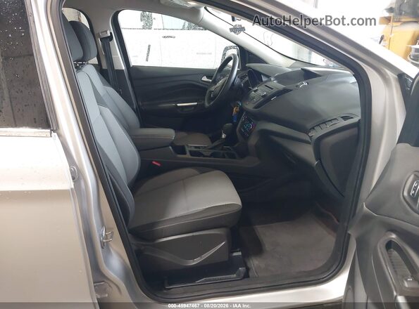 1FMCU9GD1HUA69830 2017 FORD ESCAPE Silver Front interior view