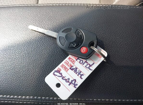 1FMCU9GD1HUB50827 2017 FORD ESCAPE White Vista del salpicadero