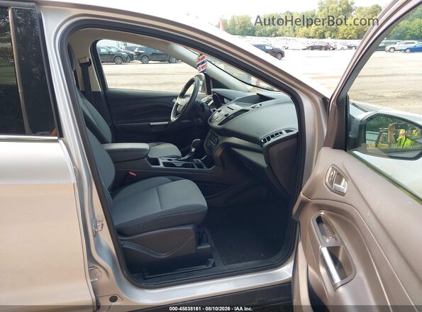 1FMCU9GD1HUC16907 2017 FORD ESCAPE Silver Widok wnętrza z przodu