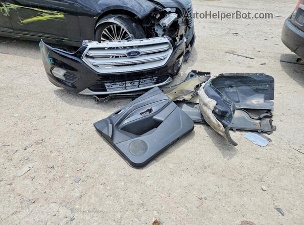 1FMCU9GD1JUB40210 2018 FORD ESCAPE Black VIN კოდის სტიკერის ხედი