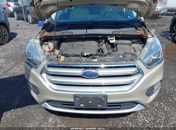 1FMCU9GD2HUC19623 2017 FORD ESCAPE Gold Front view