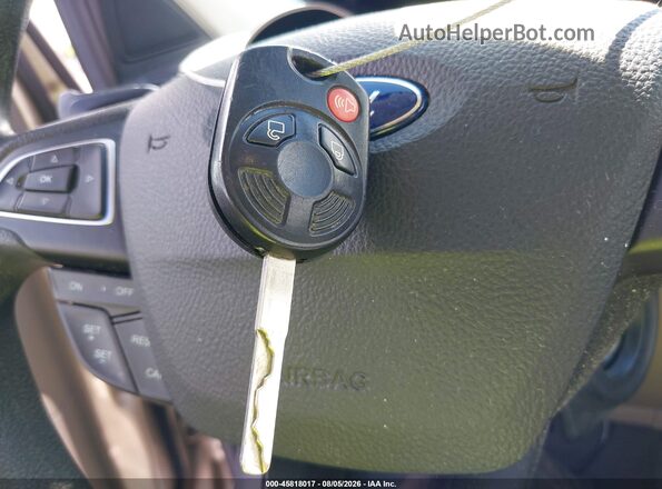 1FMCU9GD2HUC19623 2017 FORD ESCAPE Gold Dashboard view