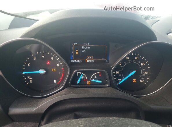1FMCU9GD2HUC63654 2017 FORD ESCAPE Красный Вид щитка приборов