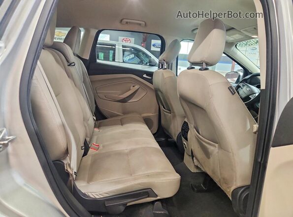 1FMCU9GD2JUA75321 2018 FORD ESCAPE Silver Vista interior trasera