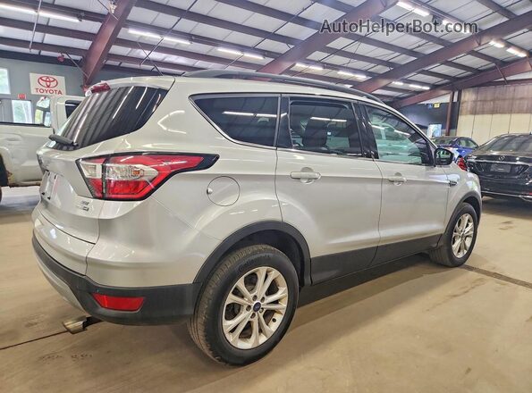 1FMCU9GD2JUA75321 2018 FORD ESCAPE Silver Trasero derecho