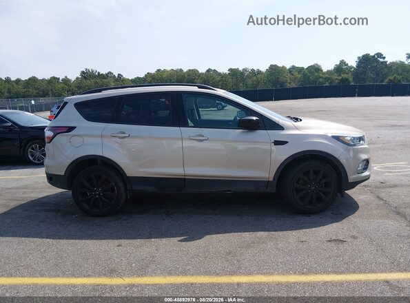 1FMCU9GD2JUA96234 2018 FORD ESCAPE Gold Vista interior trasera