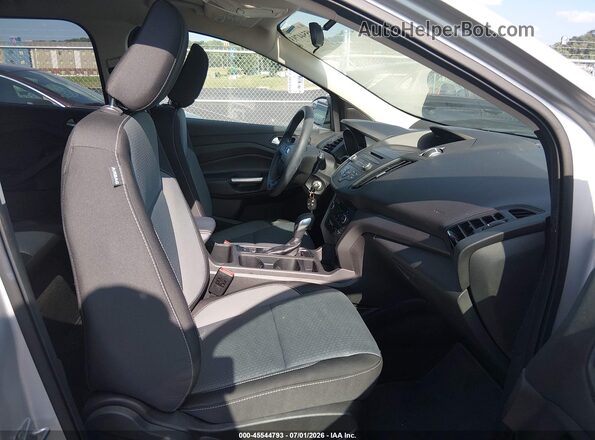 1FMCU9GD2JUD08596 2018 FORD ESCAPE Silver Widok wnętrza z przodu