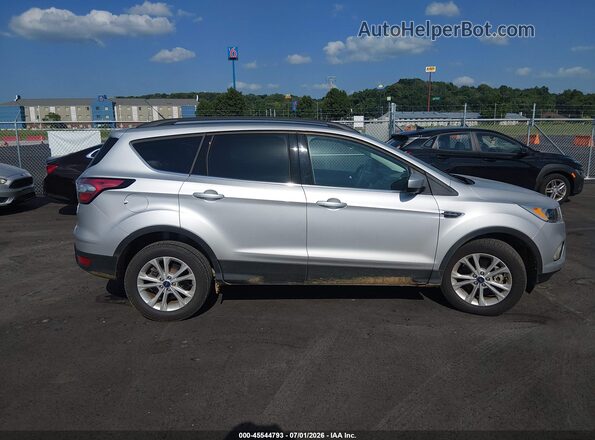 1FMCU9GD2JUD08596 2018 FORD ESCAPE Silver Widok wnętrza z tyłu