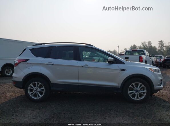1FMCU9GD3JUD31160 2018 FORD ESCAPE Silver Vista interior trasera