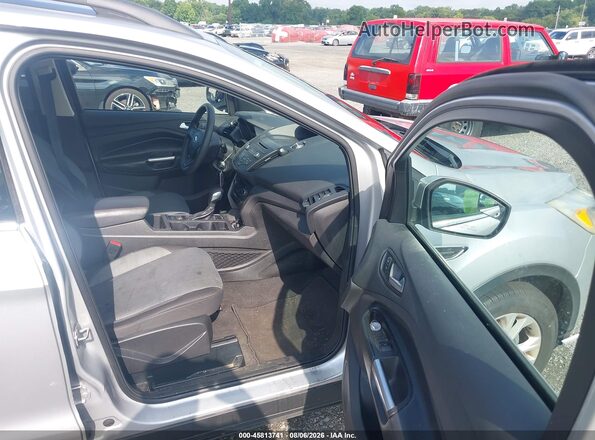 1FMCU9GD3JUD61257 2018 FORD ESCAPE Silver Widok wnętrza z przodu