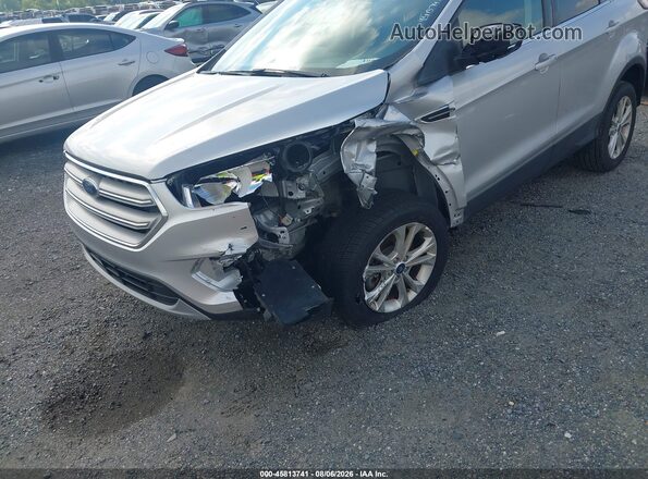 1FMCU9GD3JUD61257 2018 FORD ESCAPE Silver Widok z przodu