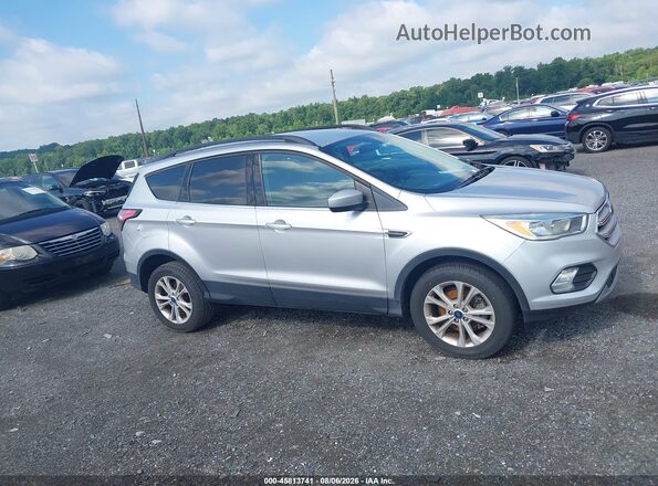 1FMCU9GD3JUD61257 2018 FORD ESCAPE Silver Widok wnętrza z tyłu