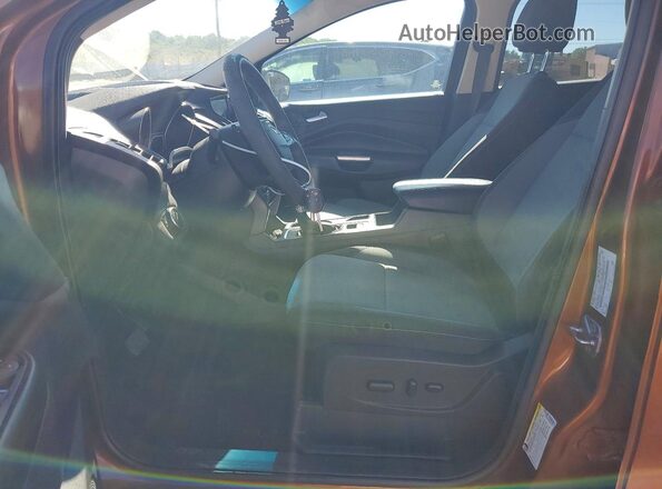 1FMCU9GD4HUA86766 2017 FORD ESCAPE Orange Вид салону спереду