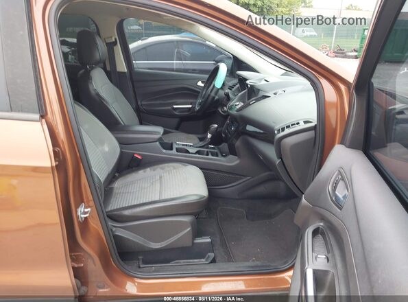 1FMCU9GD4HUB55875 2017 FORD ESCAPE Orange Вид салону спереду