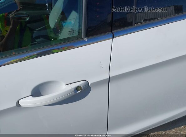 1FMCU9GD4HUE18527 2017 FORD ESCAPE White Widok z przodu