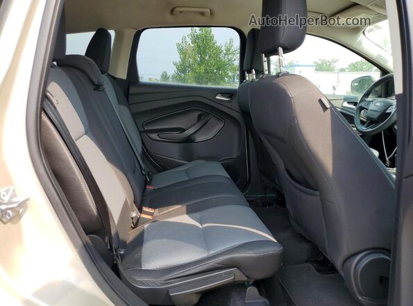 1FMCU9GD4JUA32860 2018 FORD ESCAPE Кремовый Вид задней части салона