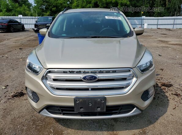 1FMCU9GD4JUA32860 2018 FORD ESCAPE Кремовый Вид спереди
