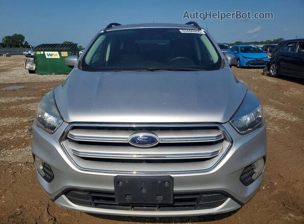1FMCU9GD4JUC13411 2018 FORD ESCAPE Silver Вид спереду