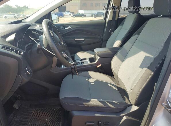 1FMCU9GD4JUC13411 2018 FORD ESCAPE Silver Вид салону спереду