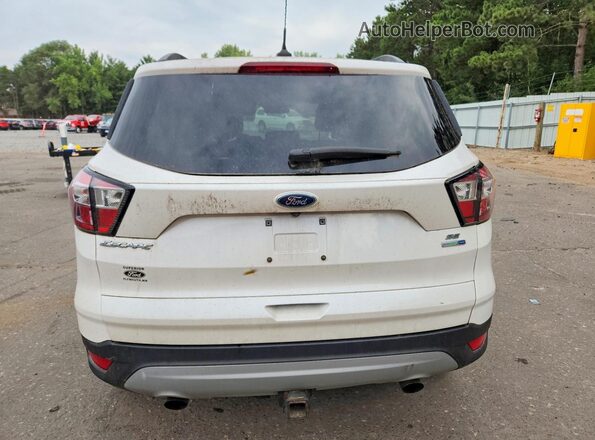 1FMCU9GD4JUD37212 2018 FORD ESCAPE Белый Вид салона спереди