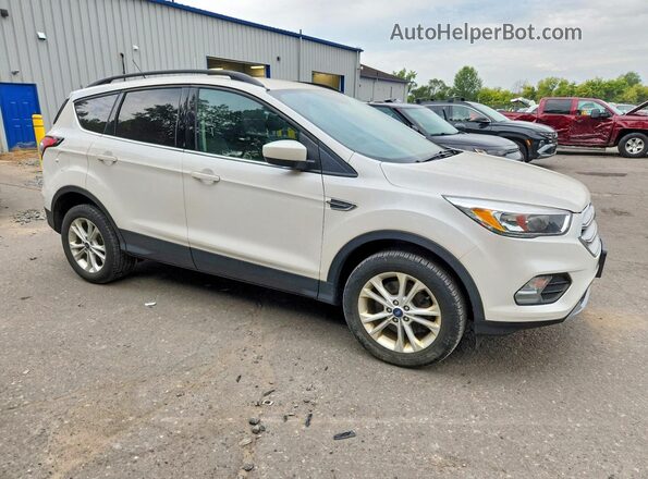 1FMCU9GD4JUD37212 2018 FORD ESCAPE Белый Вид спереди