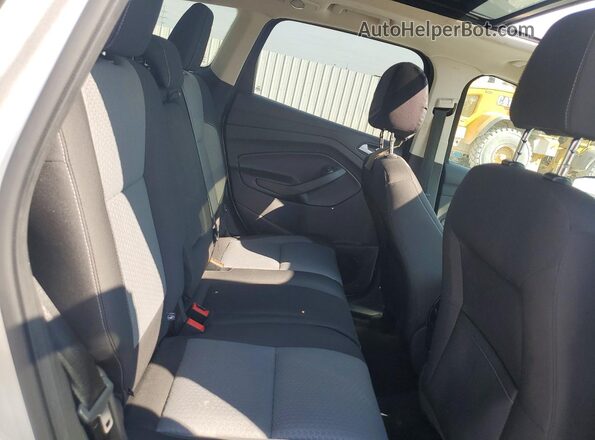 1FMCU9GD5HUA11106 2017 FORD ESCAPE Silver Widok wnętrza z tyłu