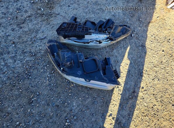 1FMCU9GD5HUE43677 2017 FORD ESCAPE White Widok naklejki z numerem VIN