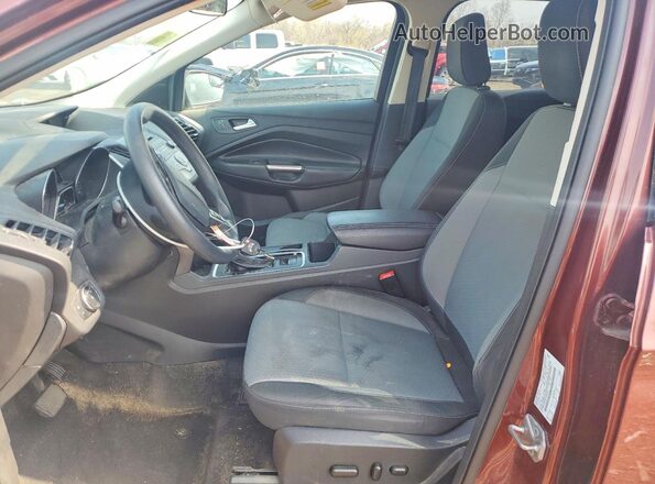 1FMCU9GD5JUA29840 2018 FORD ESCAPE Burgundy Вид салону спереду