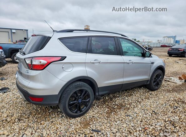 1FMCU9GD5JUB57947 2018 FORD ESCAPE Silver Trasero derecho