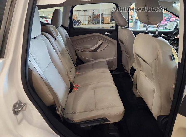 1FMCU9GD5JUC24949 2018 FORD ESCAPE White უკანა სალონის ხედი