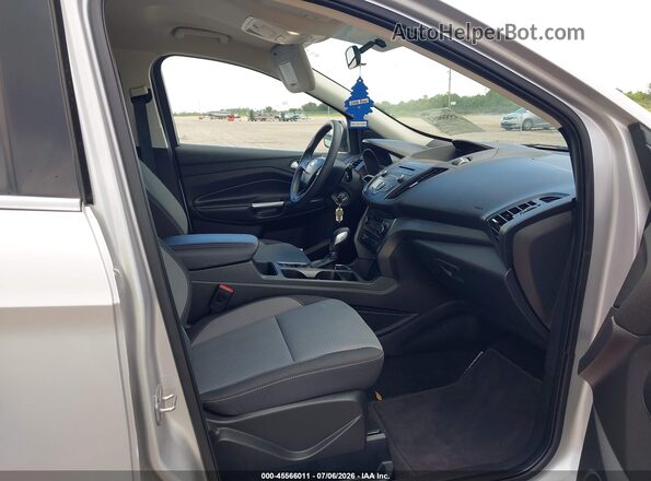1FMCU9GD5JUD08530 2018 FORD ESCAPE Серебряный Вид салона спереди