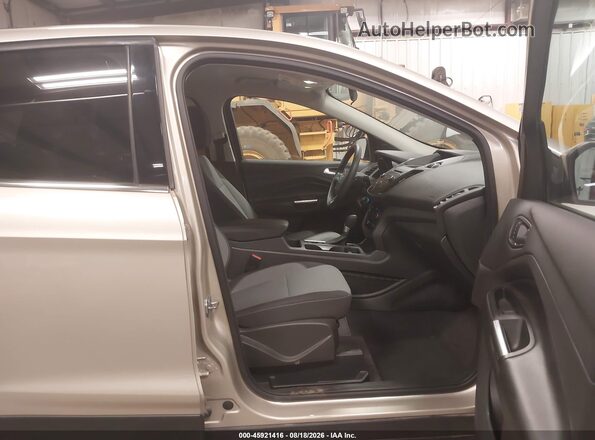 1FMCU9GD6HUA30196 2017 FORD ESCAPE Beige Widok wnętrza z przodu
